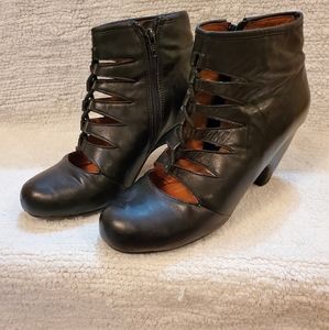 Miz mooz booties size 8